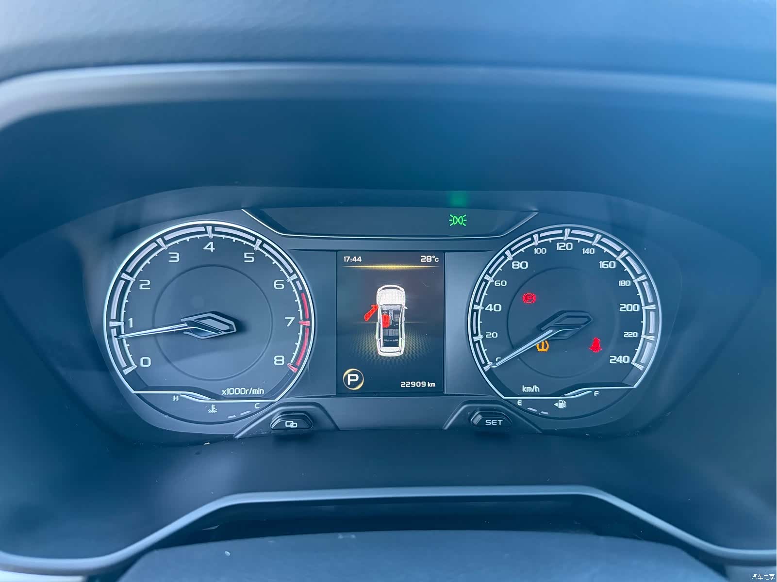 Geely X6, 2023 13