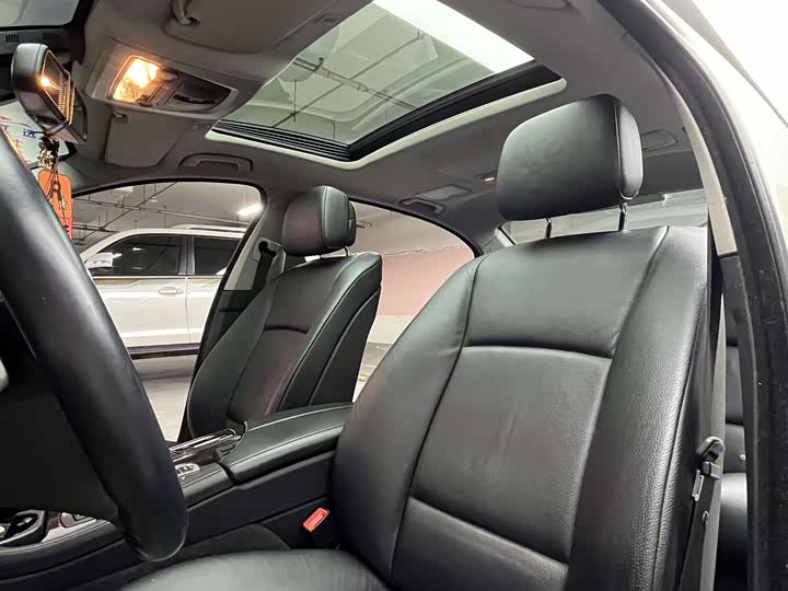 BMW 5 Series, 2011 года фото 9