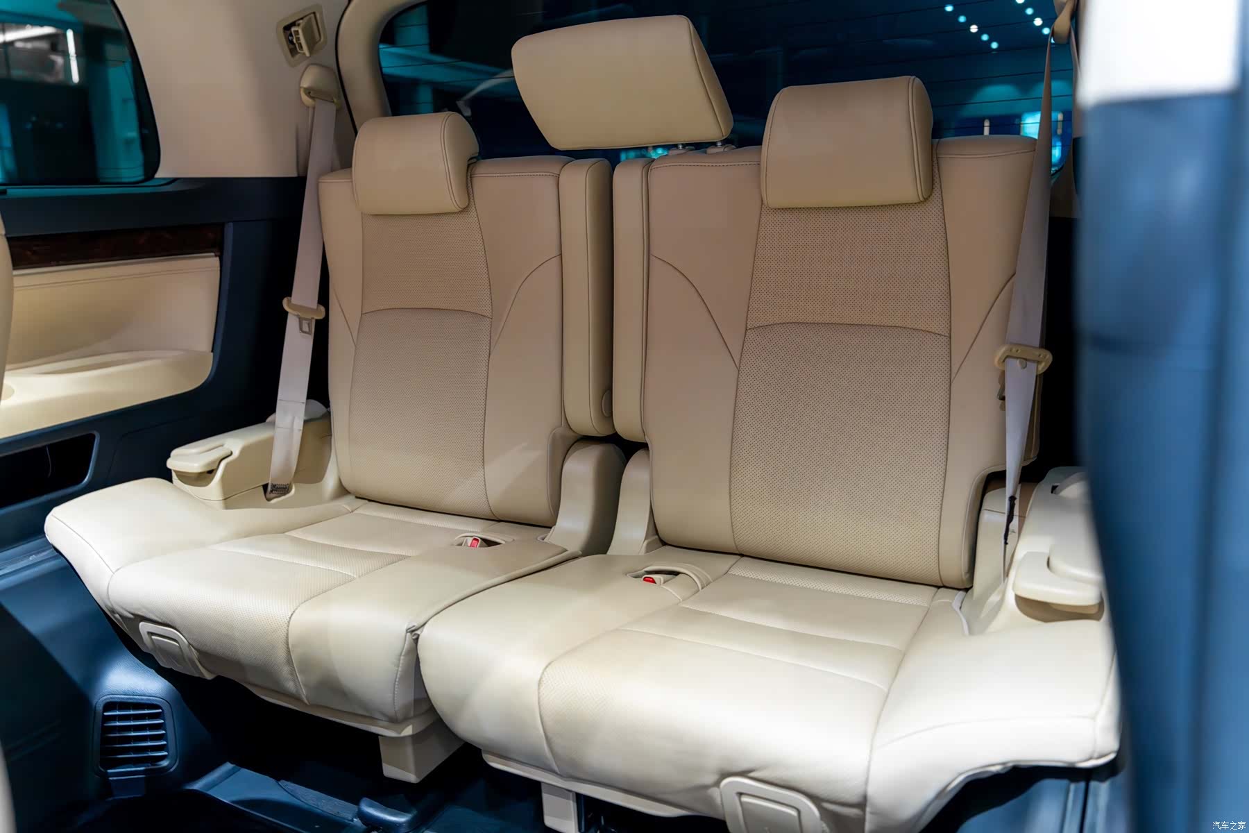Toyota Alphard, 2019 13