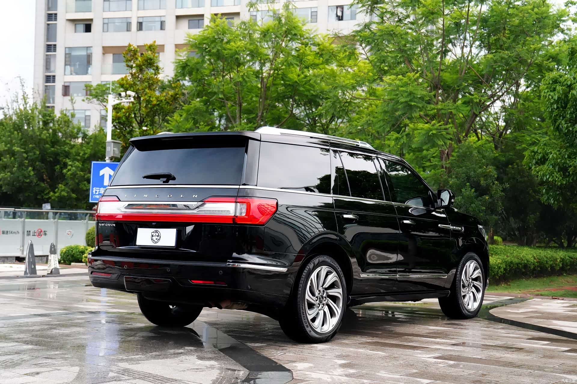 Lincoln Navigator, 2018 13