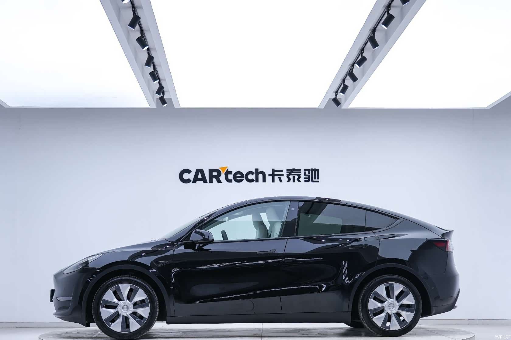 Tesla Model Y, 2021 4