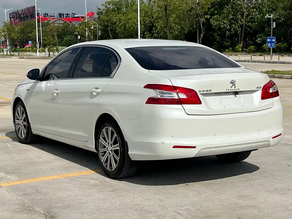 Peugeot 408