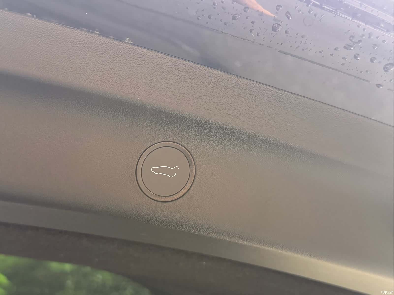 Tesla Model Y, 2024 19