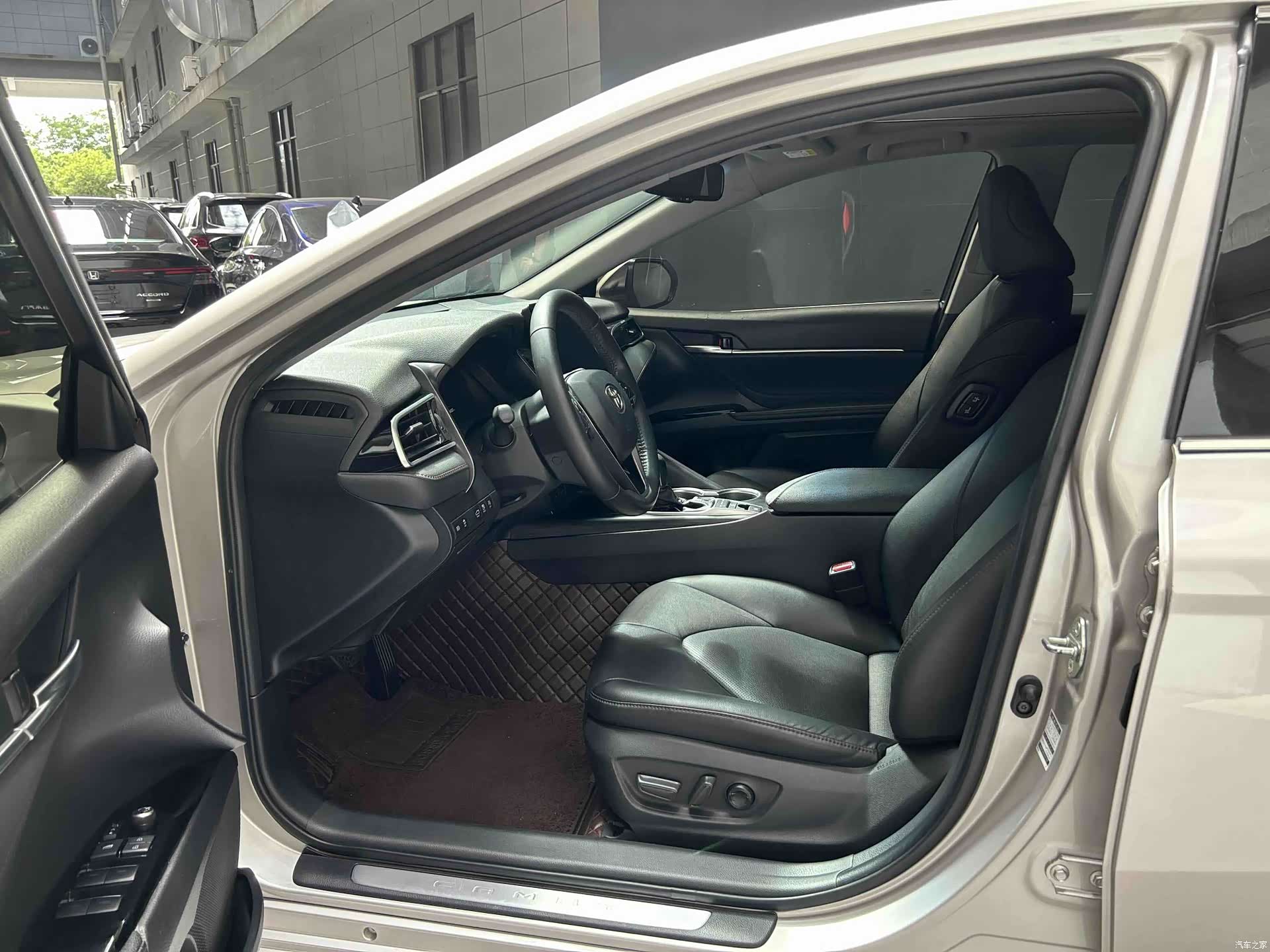 Toyota Camry, 2022 10