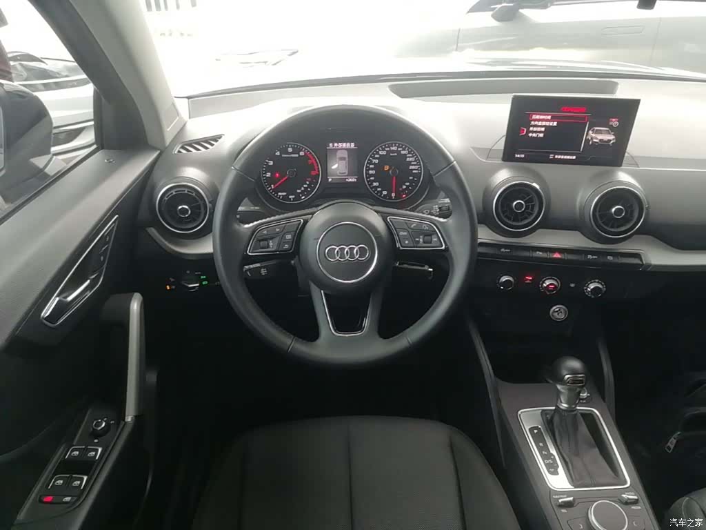 Audi Q2L, 2020 11
