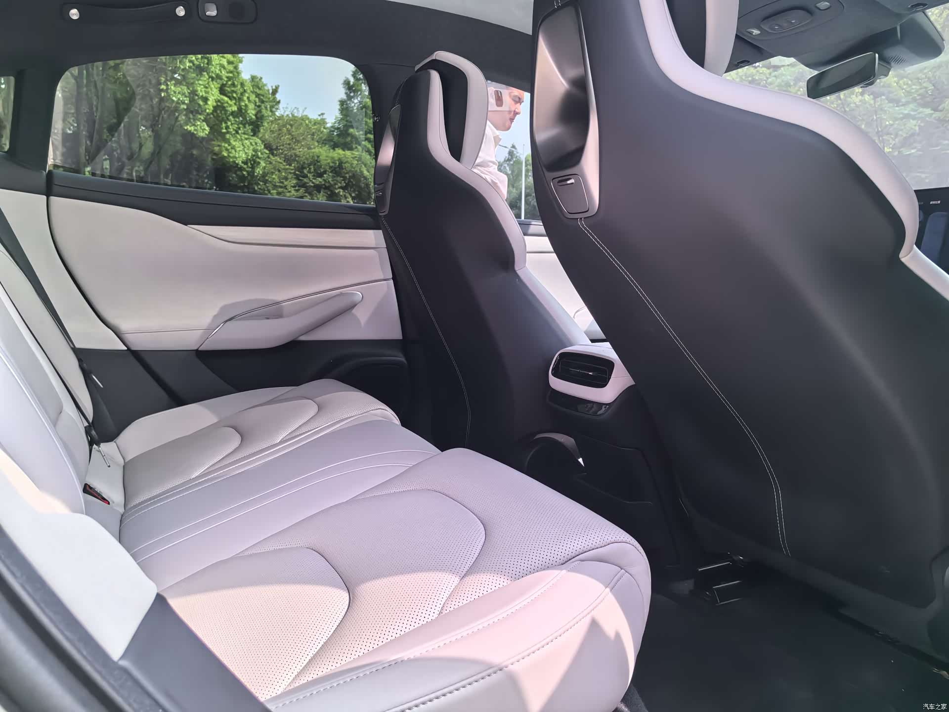 Xiaomi SU7, 2024 9