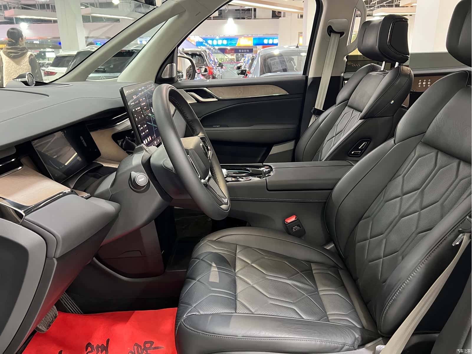 Volvo EM90, 2024 11