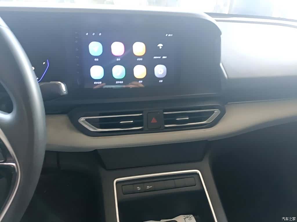 DongFeng E70, 2022 13
