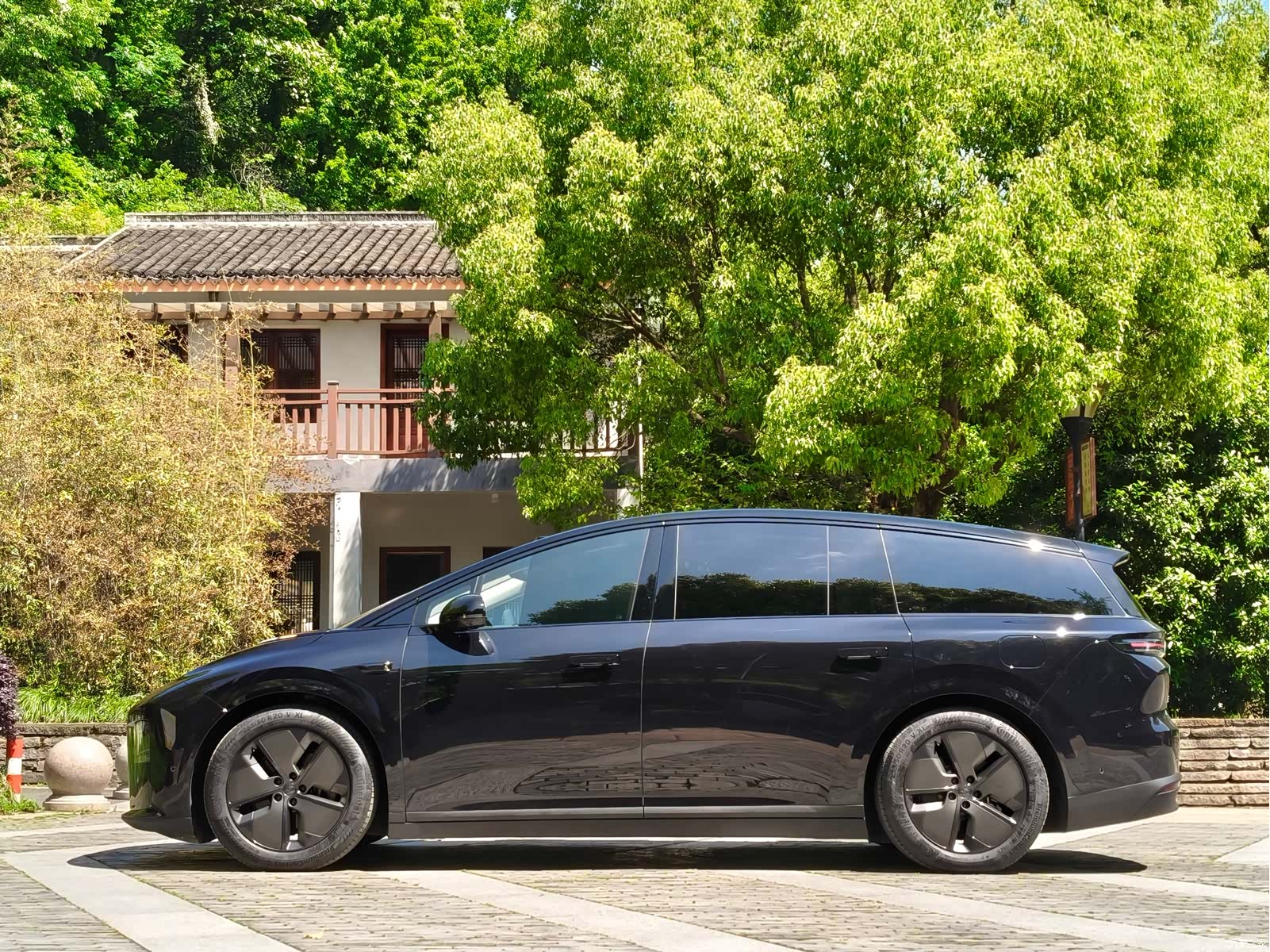 Li Auto i8, 2025 7