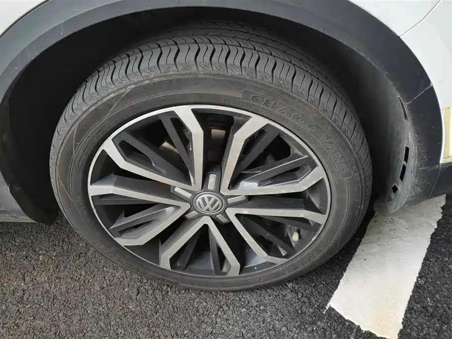 Volkswagen T-ROC exploring Songs