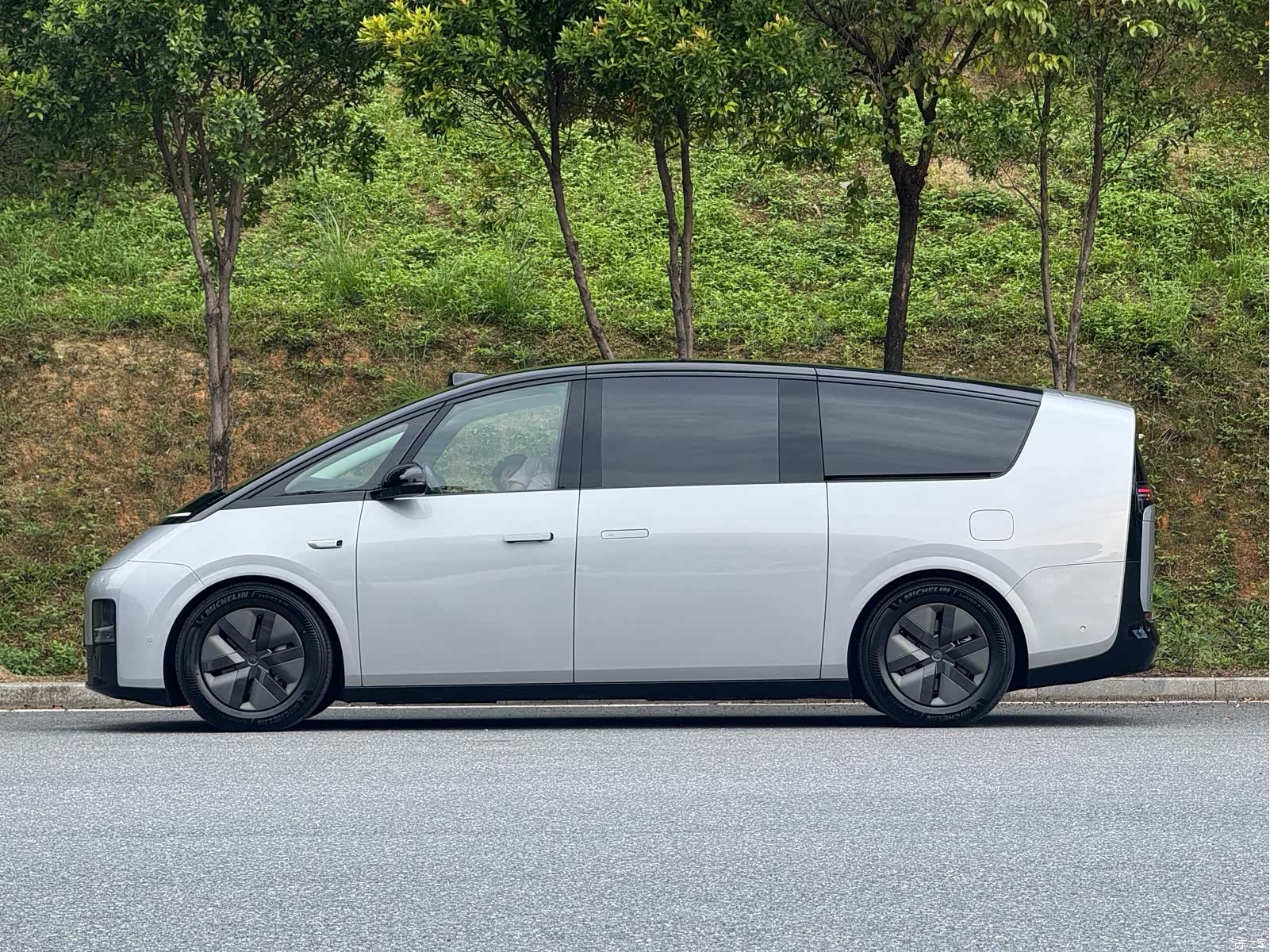 Li Auto MEGA, 2024 3