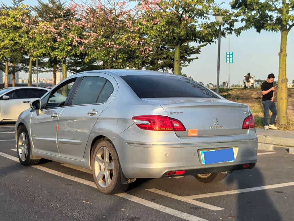 Peugeot 408