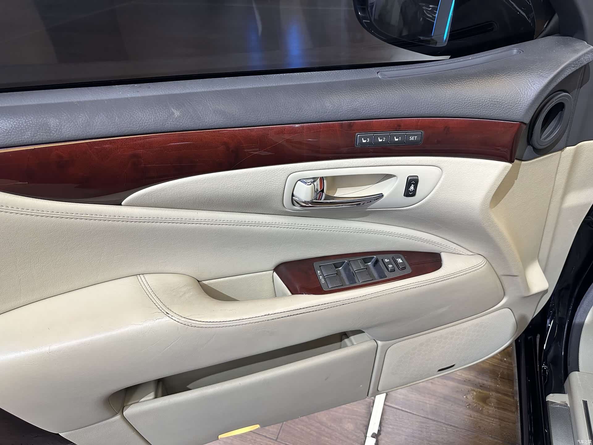 Lexus LS, 2012 11