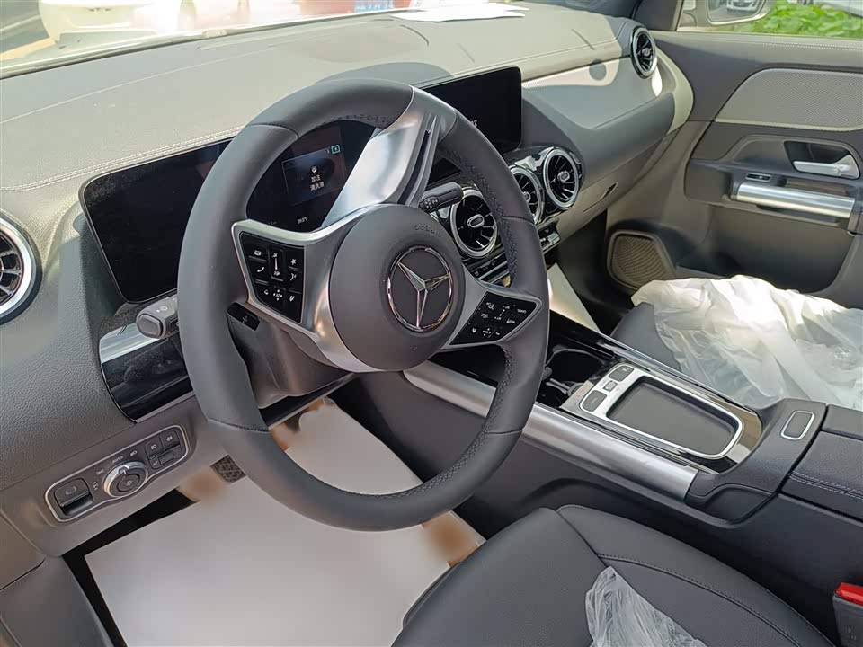 Mercedes-Benz GLA Mercedes-Benz GLA
