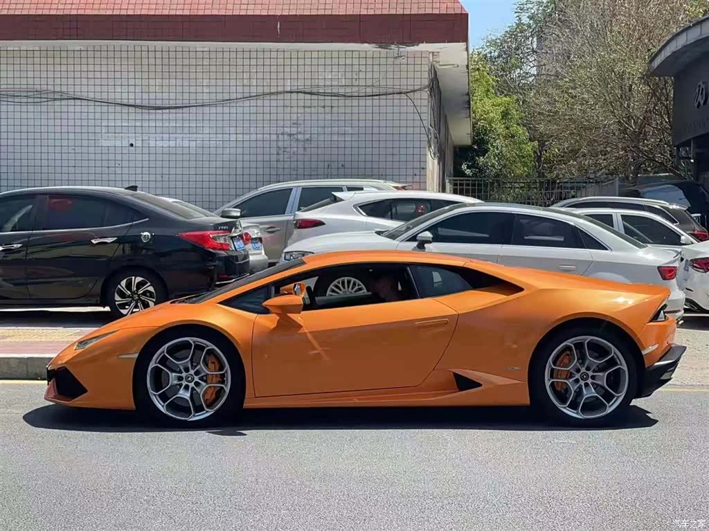 Lamborghini Huracán, 2016 все фото