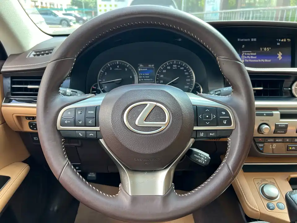 Lexus ES