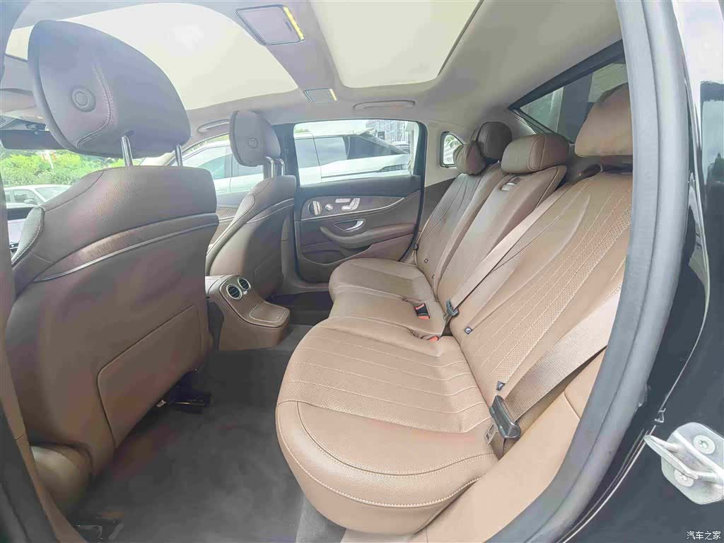 Mercedes-Benz E-Class, 2023 6