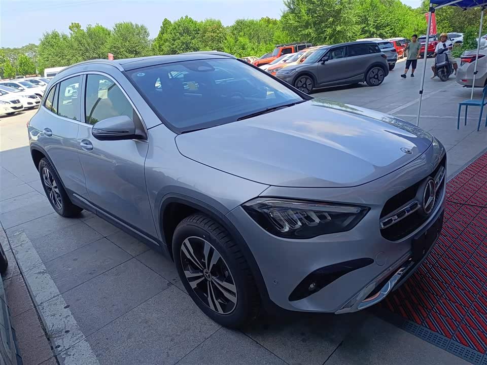 Mercedes-Benz GLA Mercedes-Benz GLA