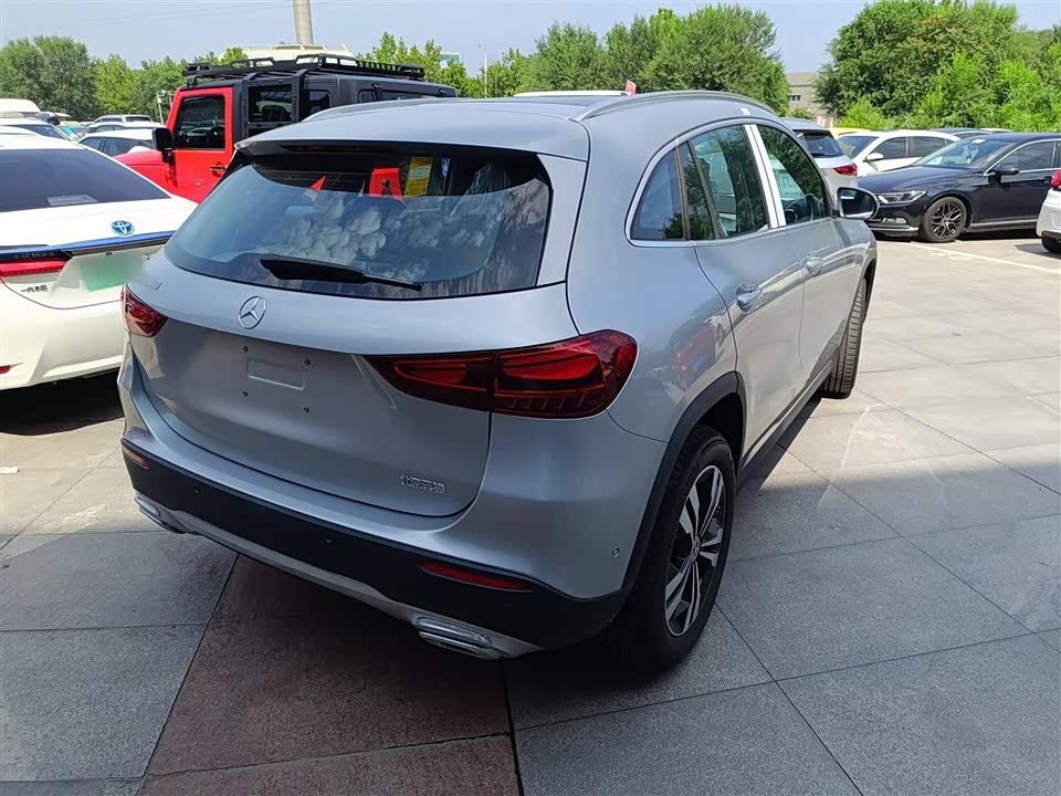 Mercedes-Benz GLA Mercedes-Benz GLA