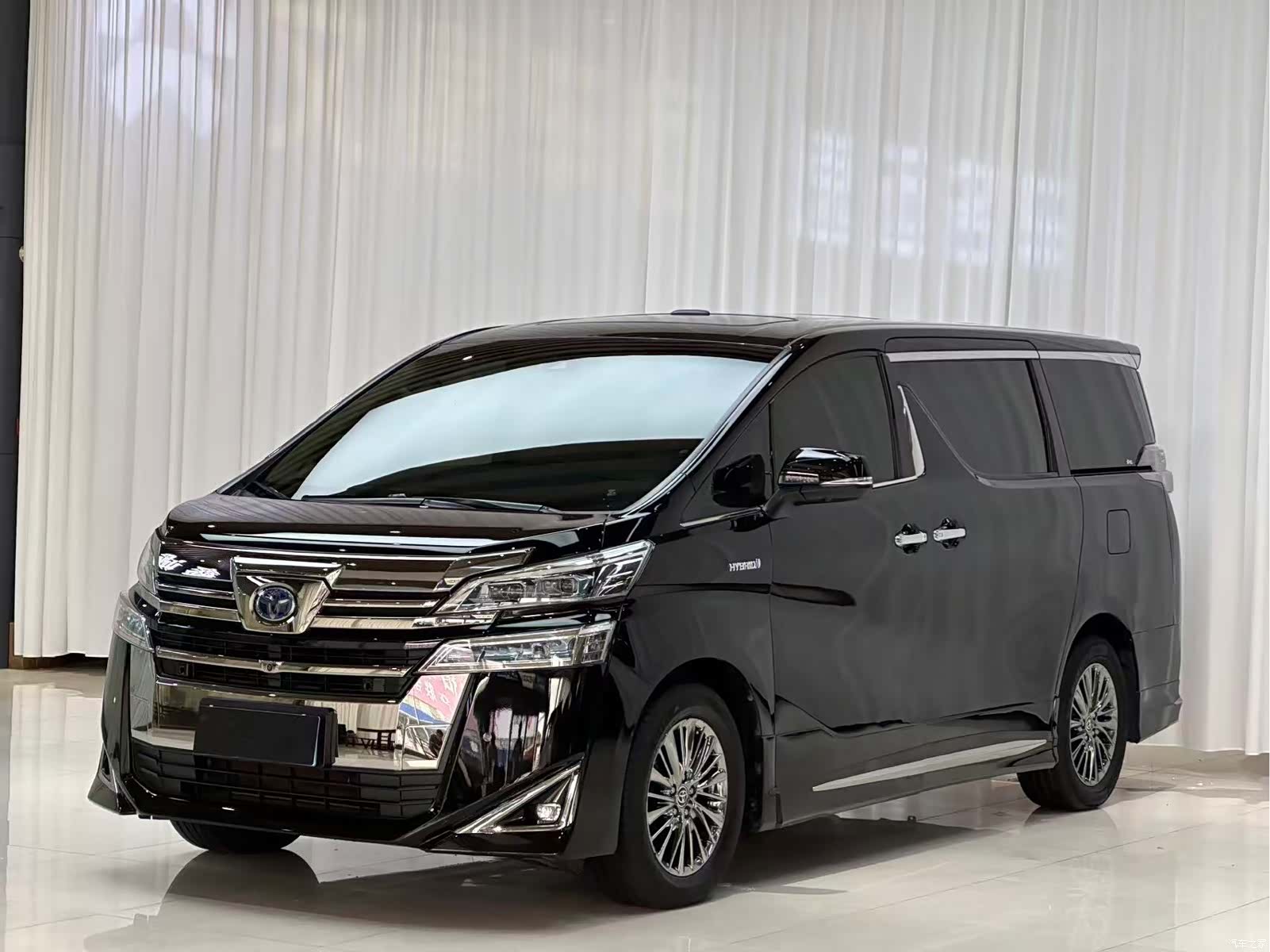 Toyota Vellfire, 2019 1