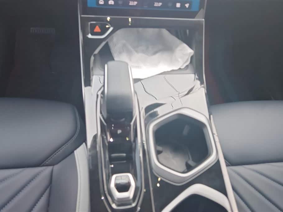 Geely Atlas L
