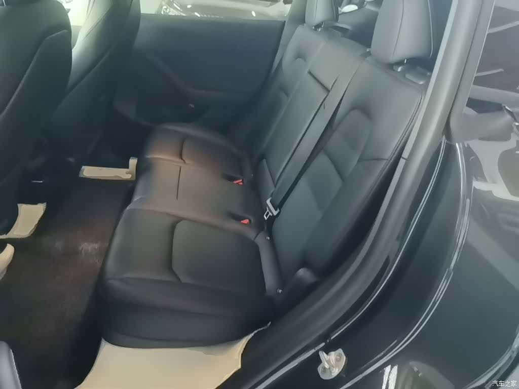 Tesla Model Y, 2024 17