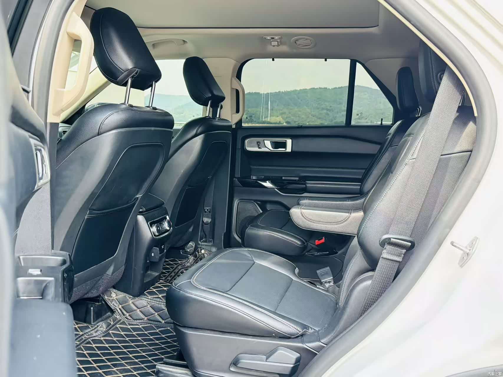 Ford Explorer, 2020 8