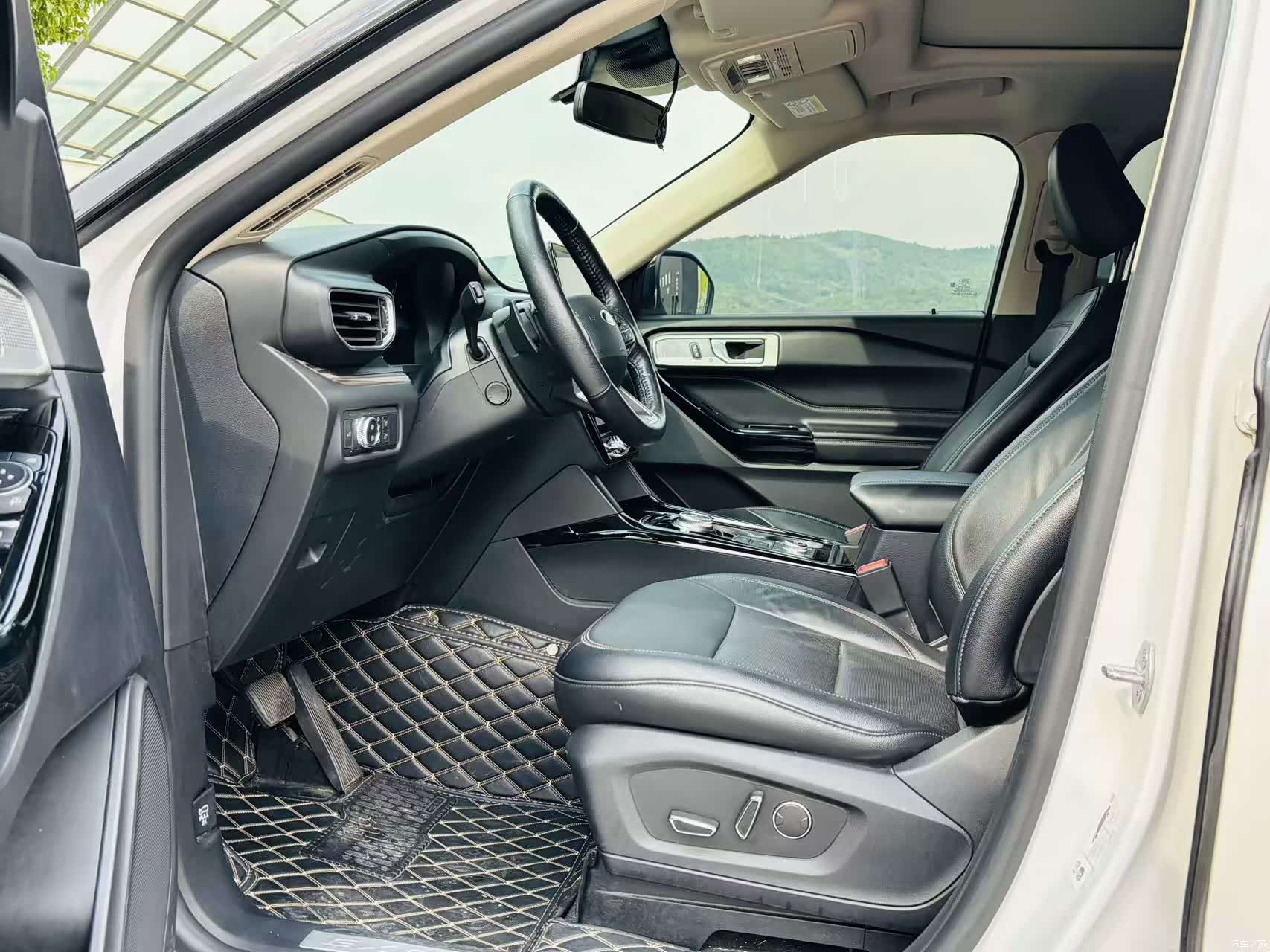 Ford Explorer, 2020 10