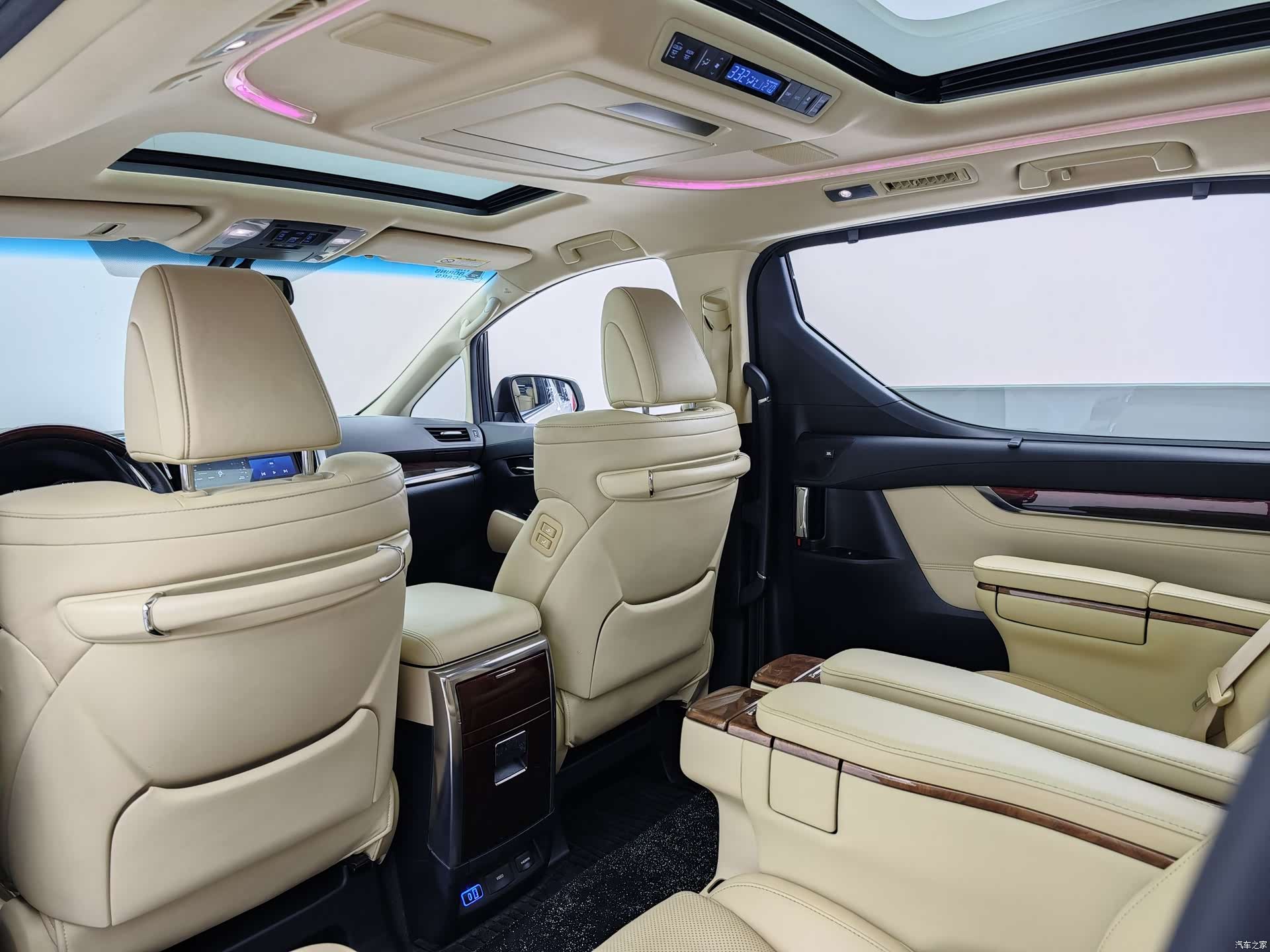 Toyota Alphard, 2015 16