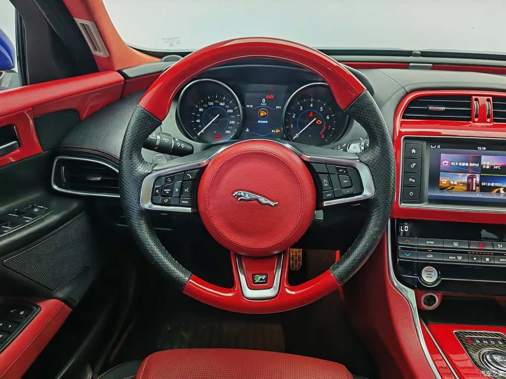 Jaguar XE, 2017 11