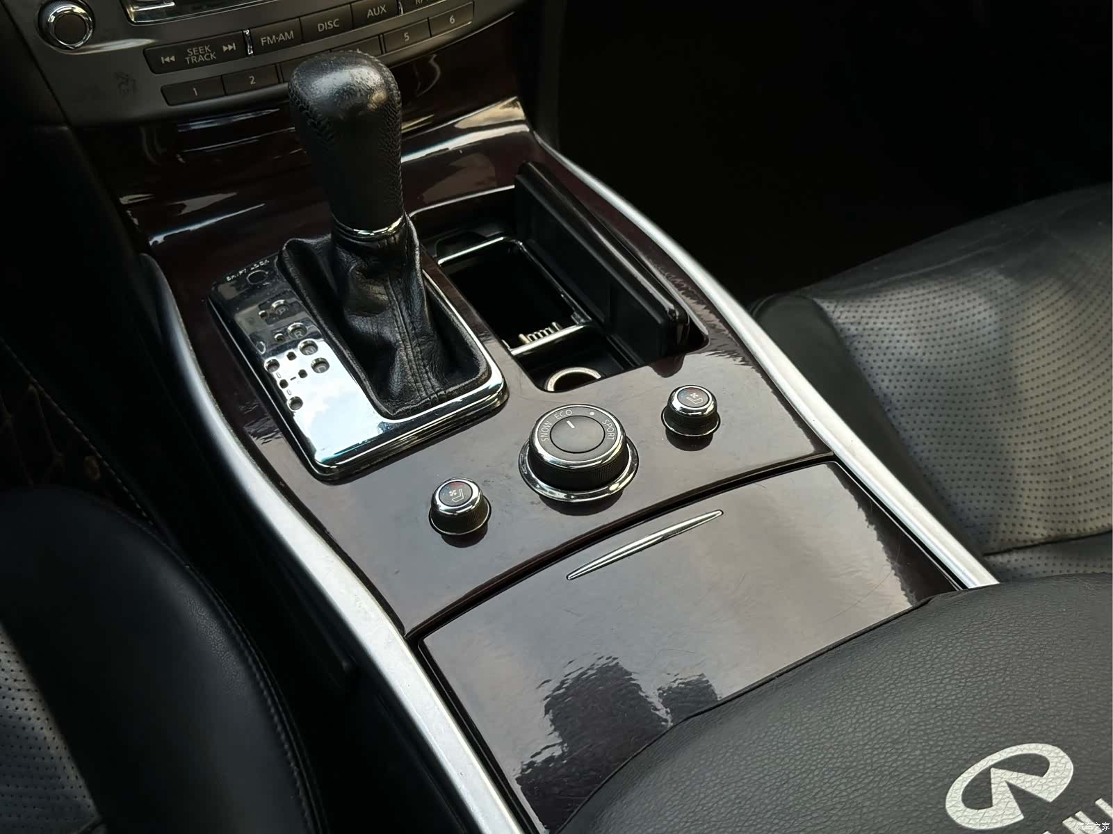 Infiniti M25L, 2012 21