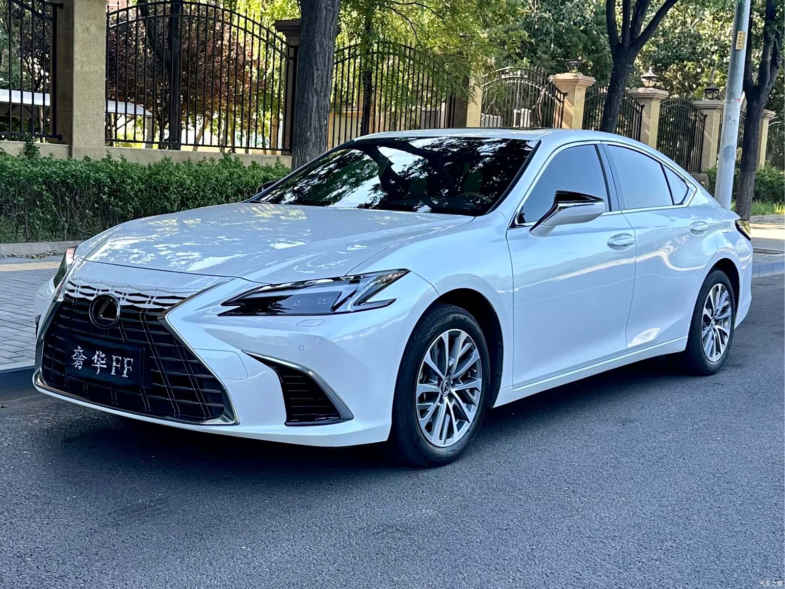 Lexus ES, 2025 1