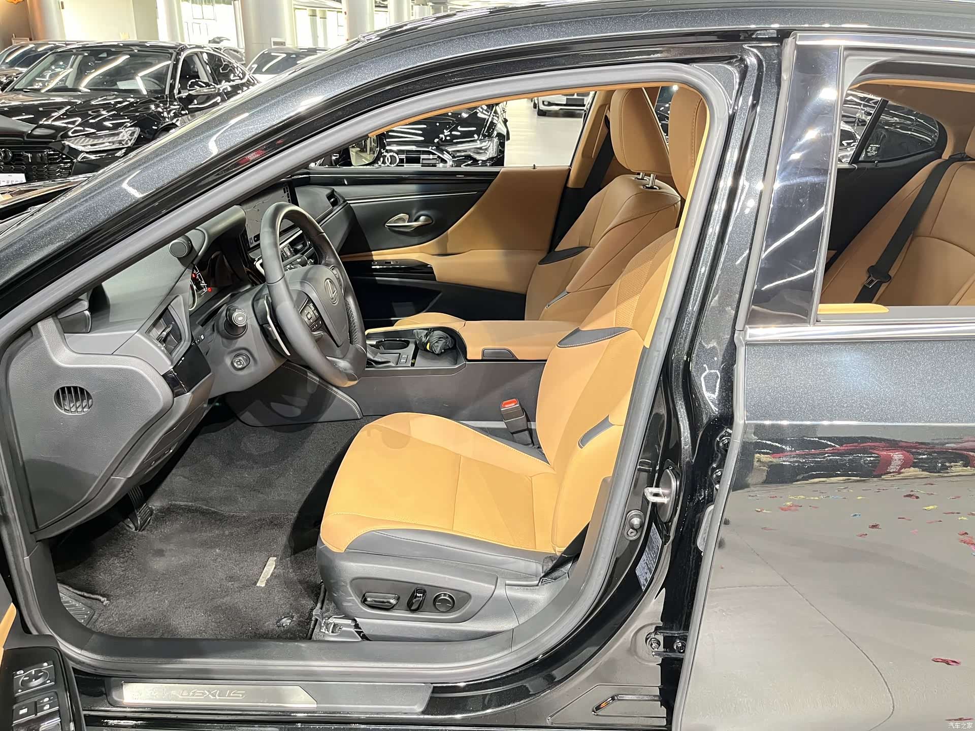 Lexus ES, 2024 4