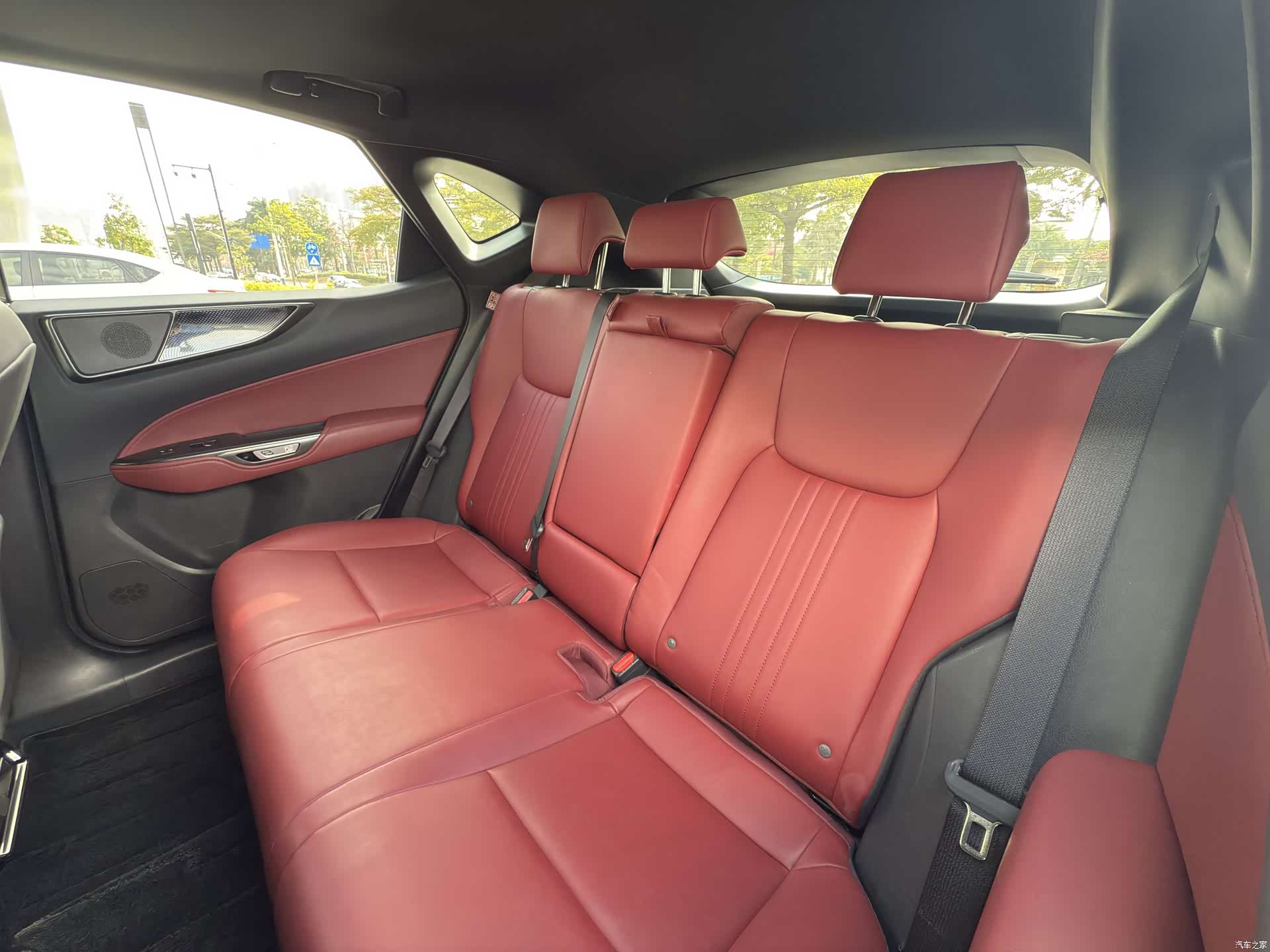 Lexus NX, 2022 11