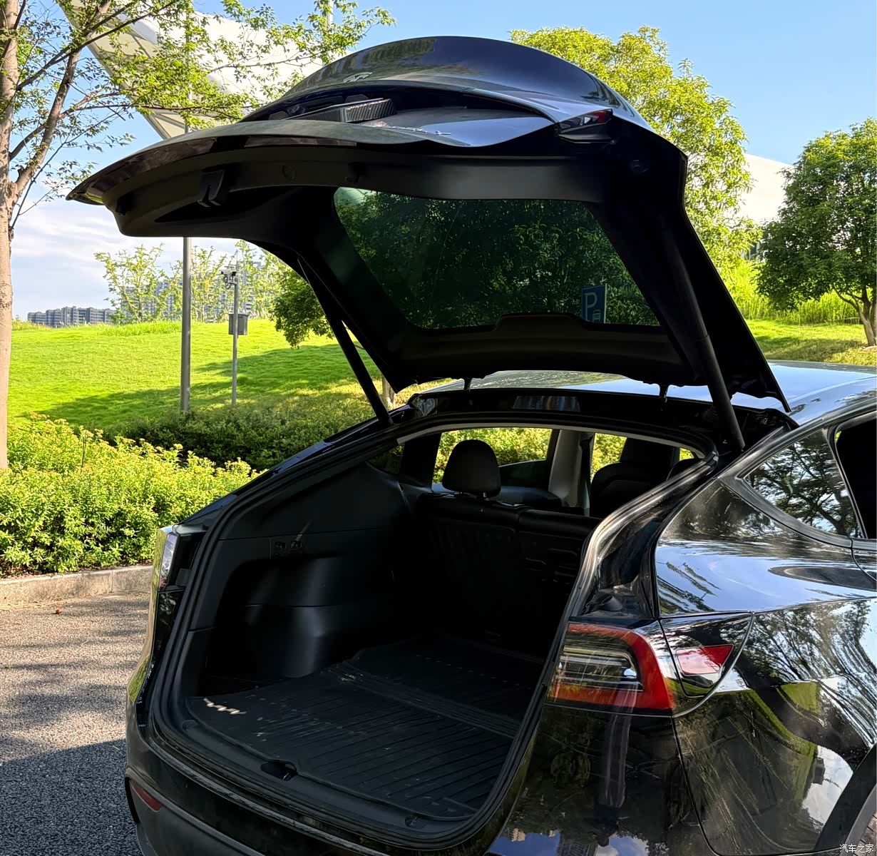 Tesla Model Y, 2024 14