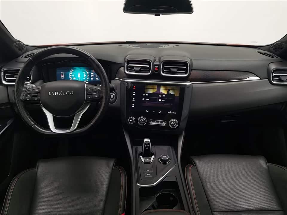 Lynk & Co 03