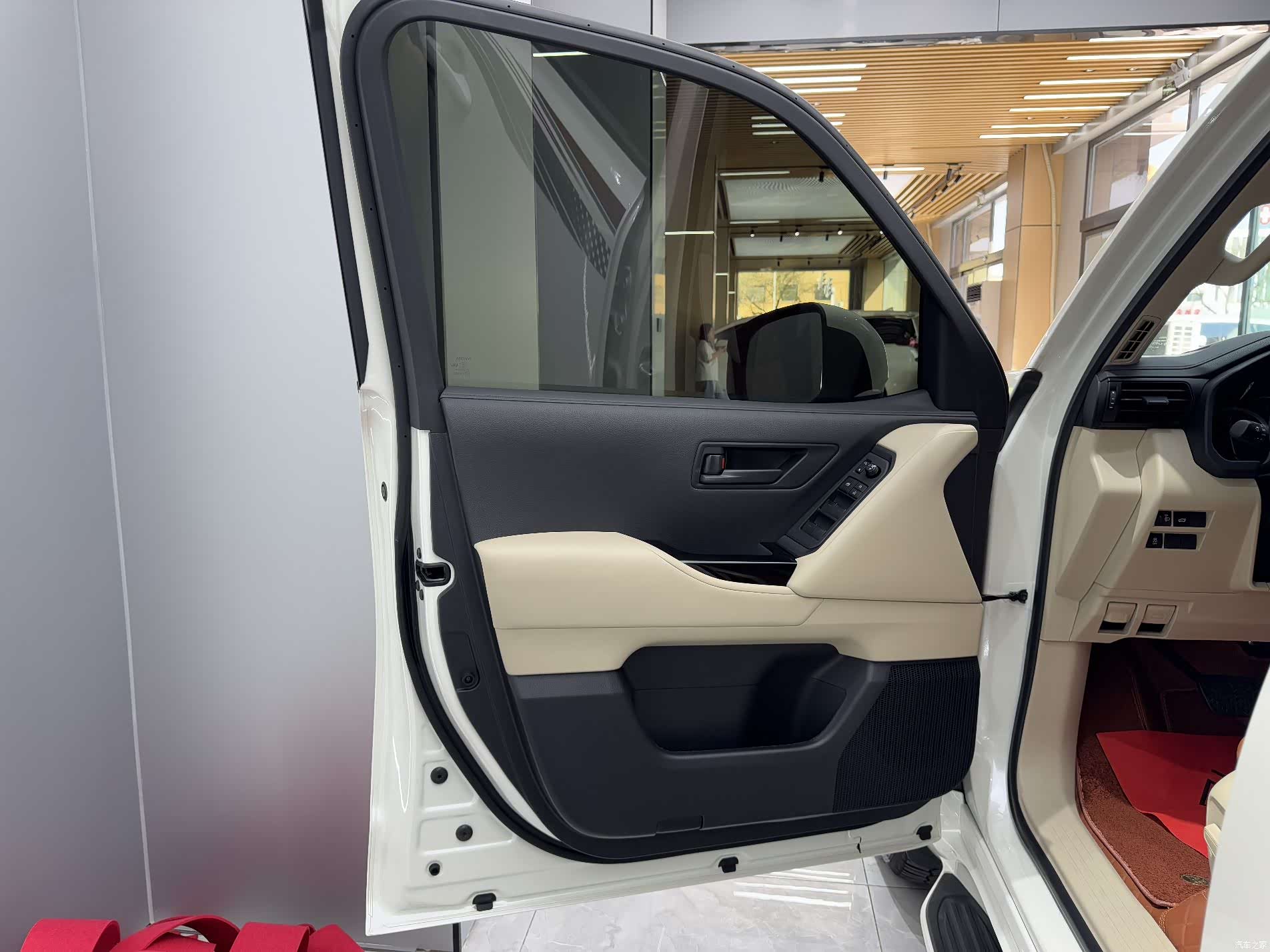 Toyota Land Cruiser, 2024 10
