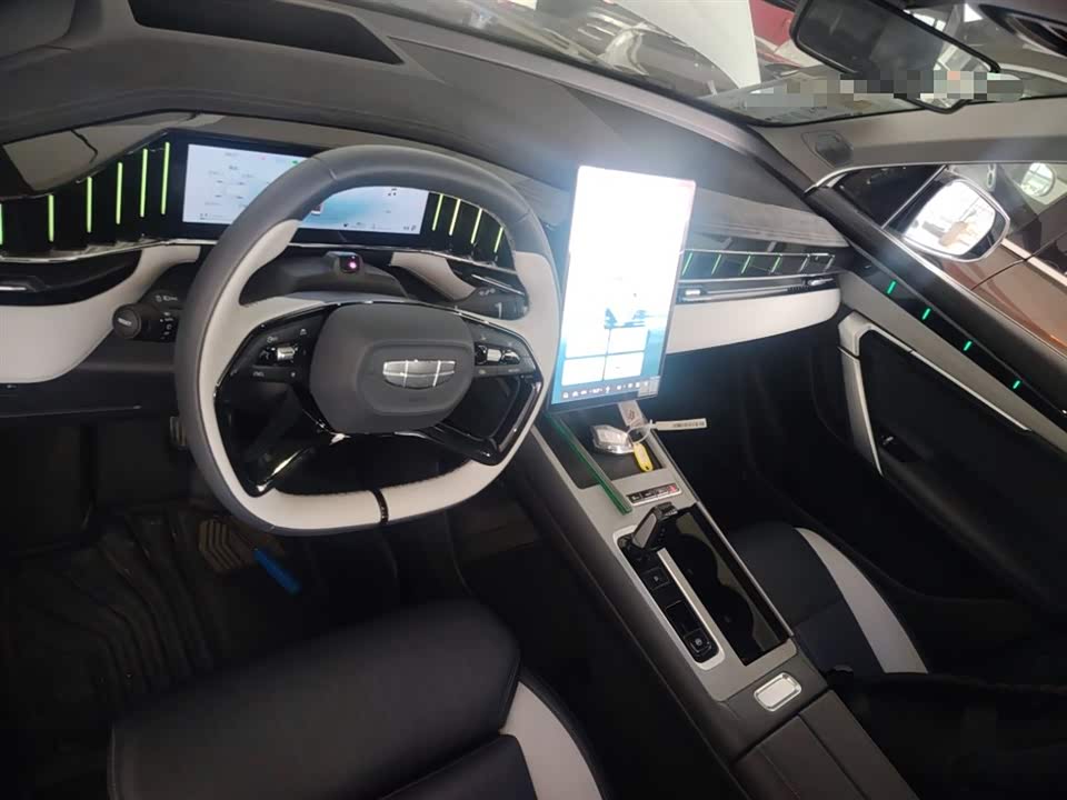 Geely Atlas L