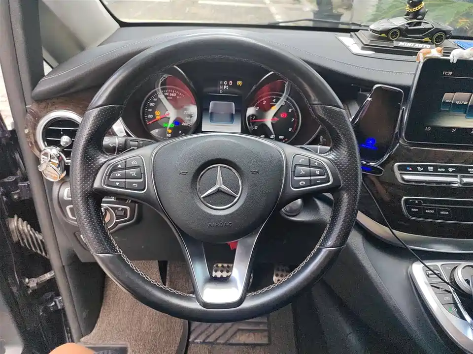 Mercedes-Benz V-class