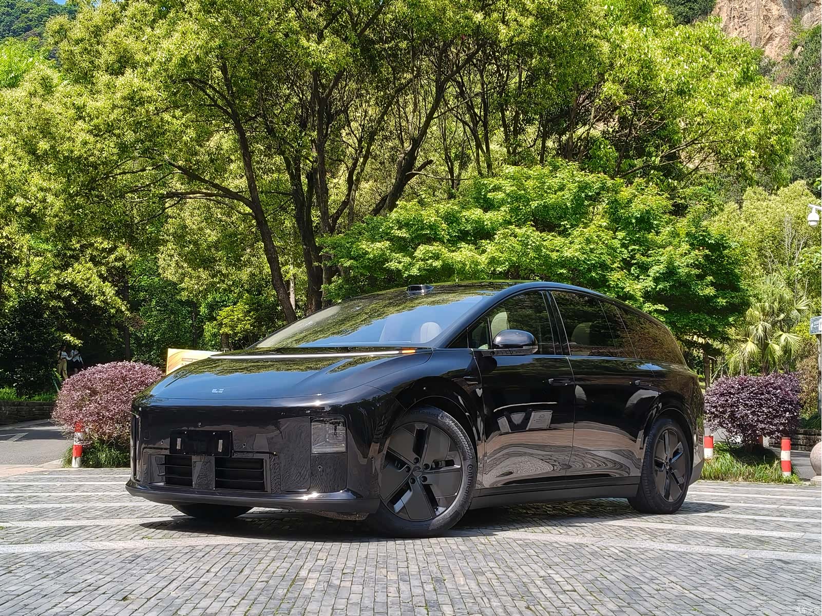 Li Auto i8, 2025 1