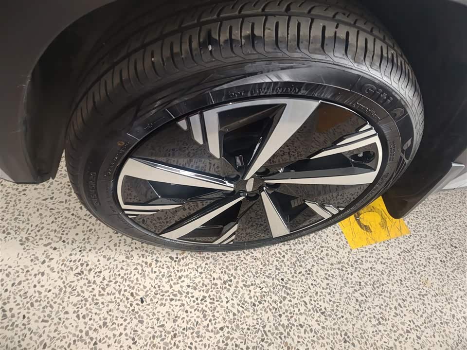 Geely Atlas L