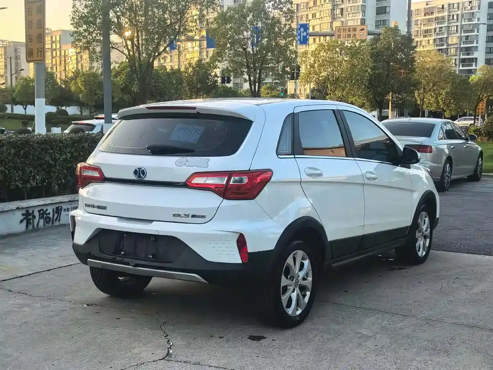 BAIC EC5