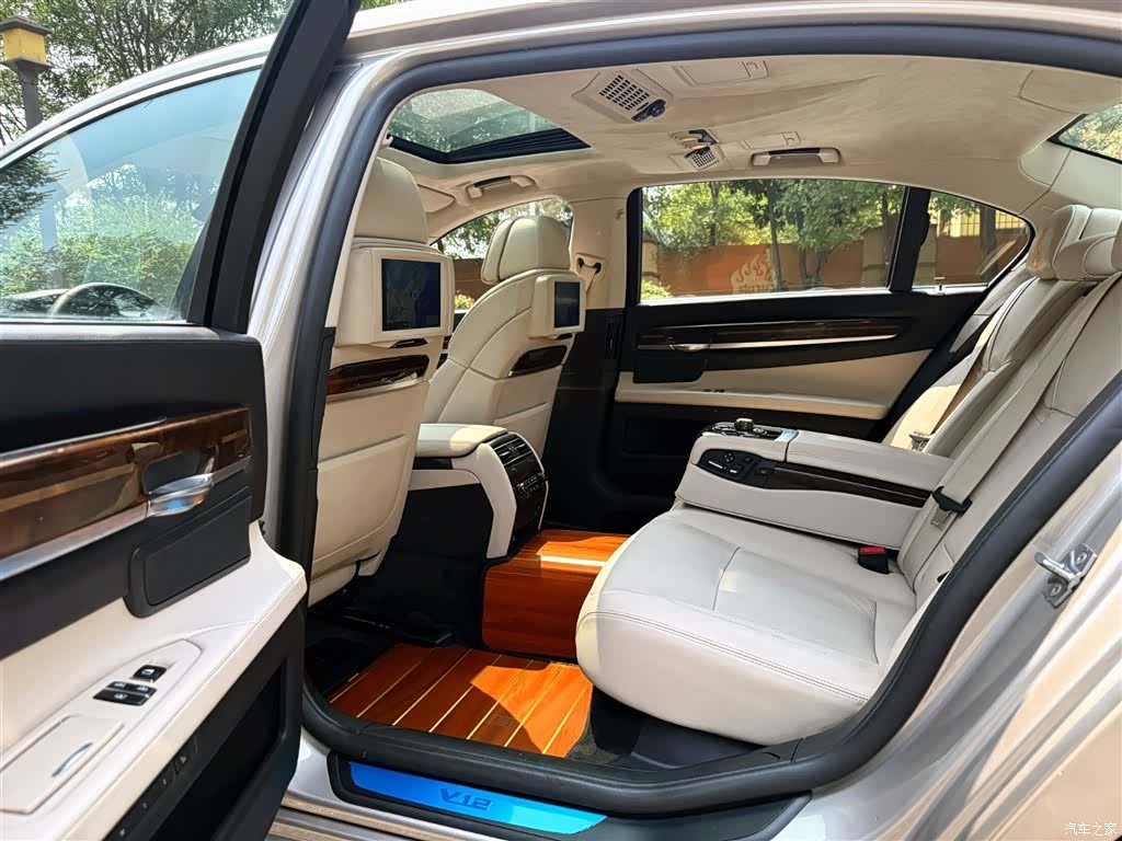 BMW 7 Series, 2012 10