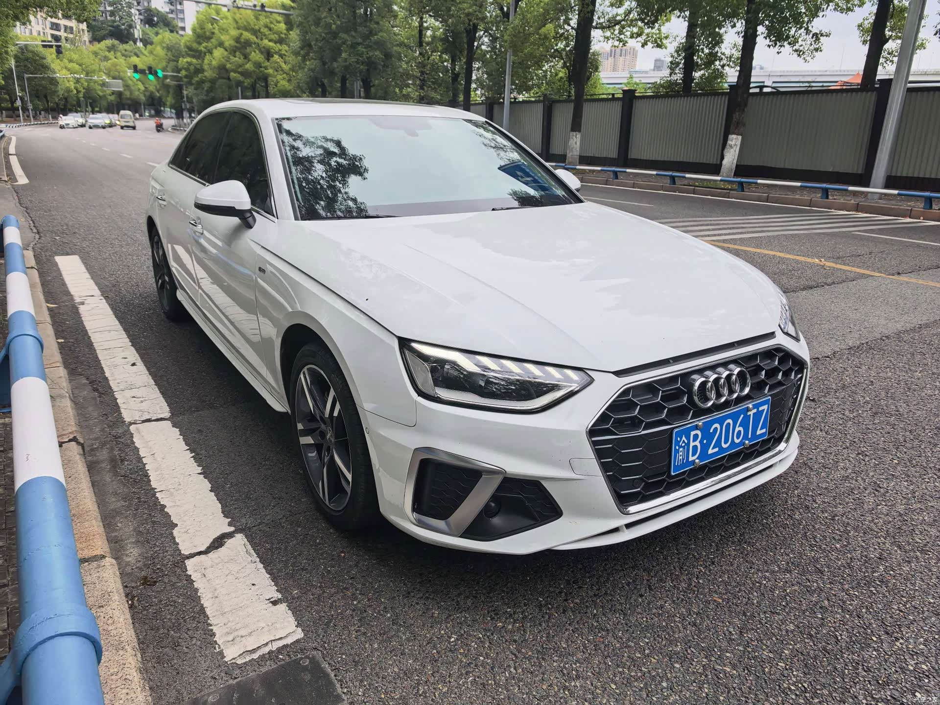 Audi A4L, 2021 3