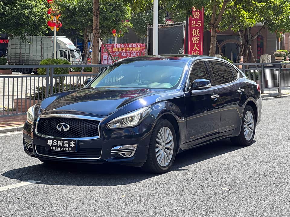 Infiniti Q70