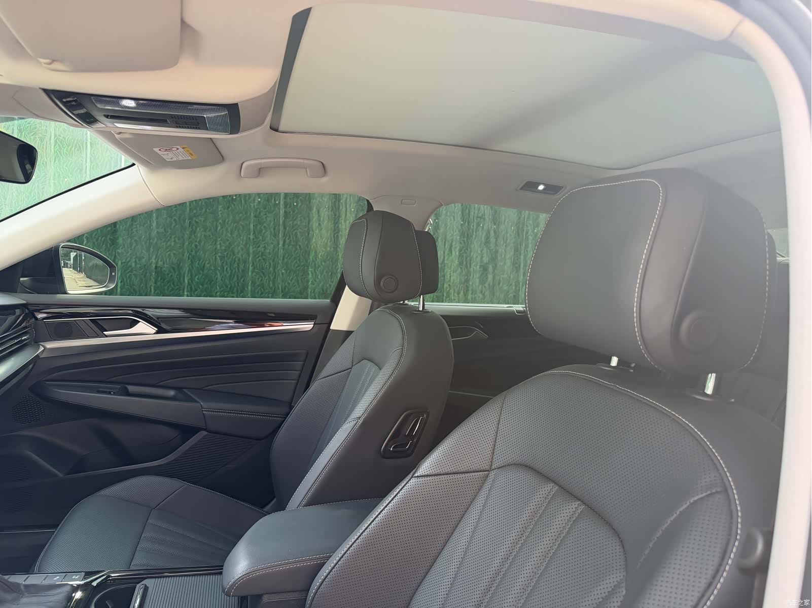 Volkswagen Passat, 2025 12