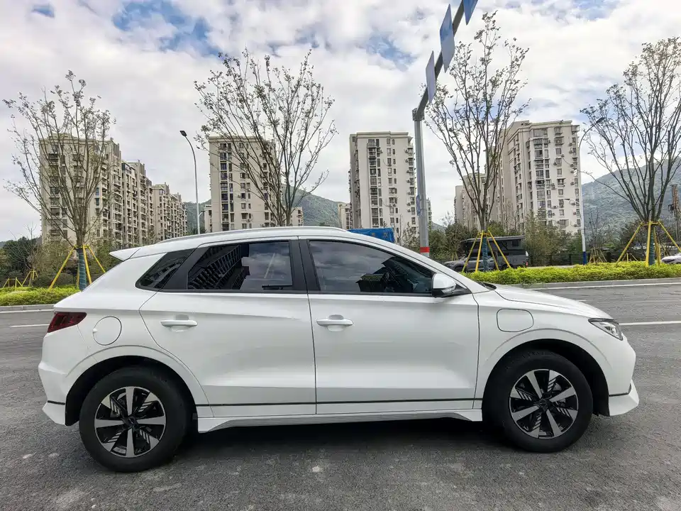BYD e2