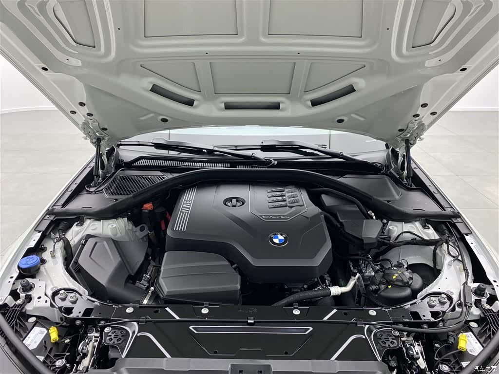 BMW 3 Series, 2025 25