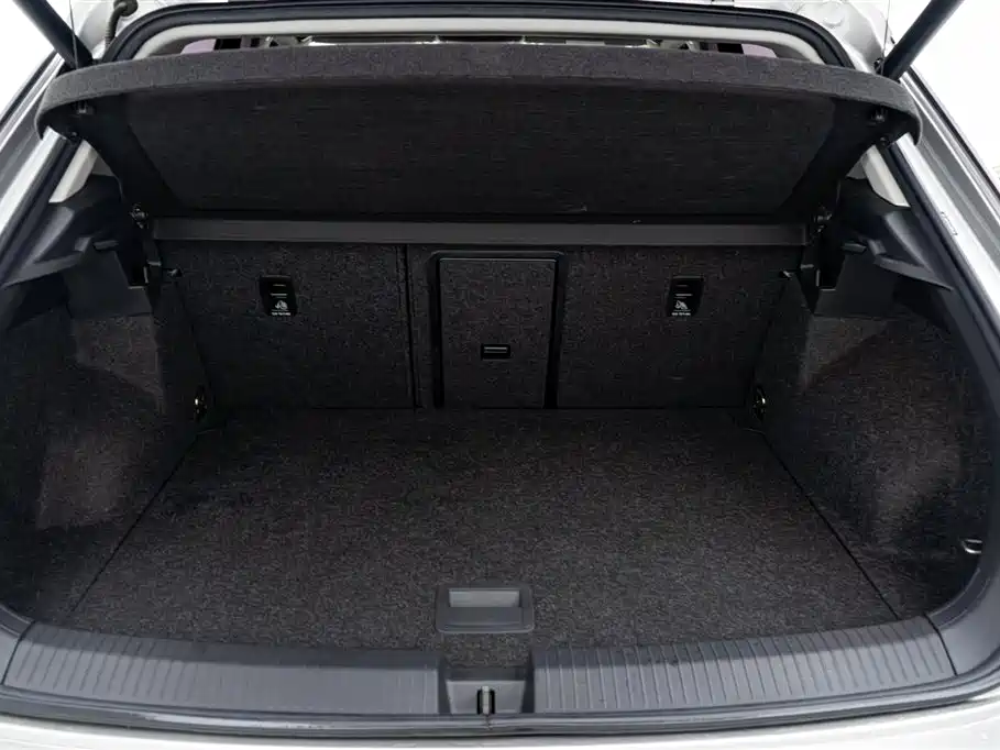 Volkswagen T-ROC exploring Songs