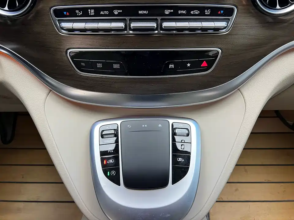 Mercedes-Benz V-class